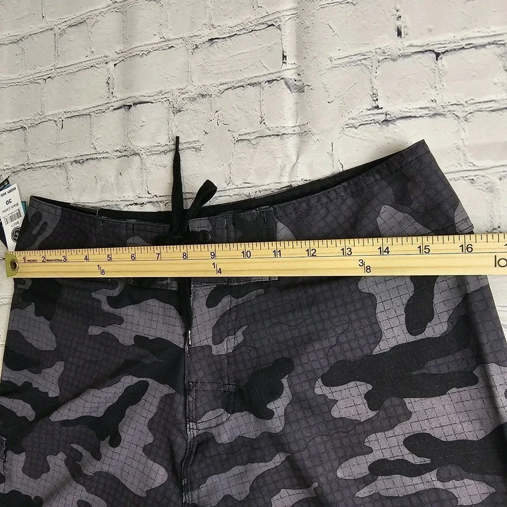 NEW Burnside Board Shorts Mens‎ Size 30 Black Camoflage Performance